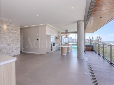 Apartamento com 3 Suítes e Piscina Privativa na Praia Brava