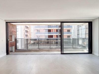 Apartamento com 3 Dormitórios no Canto Sul da Praia Brava