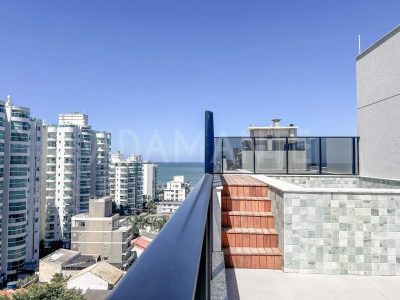 Cobertura com 4 Quartos e Piscina Privativa na Praia Brava