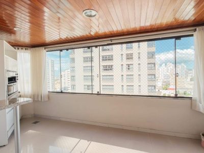 Apartamento com 3 Quartos no Centro de Itajaí