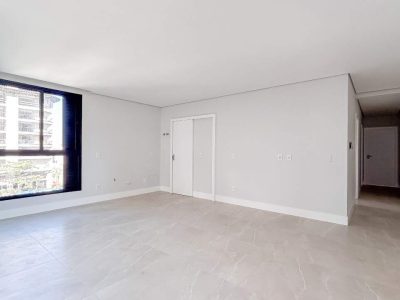 Apartamento com 3 Dormitórios no Canto Sul da Praia Brava