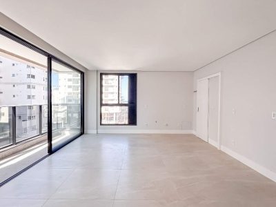 Apartamento com 3 Dormitórios no Canto Sul da Praia Brava