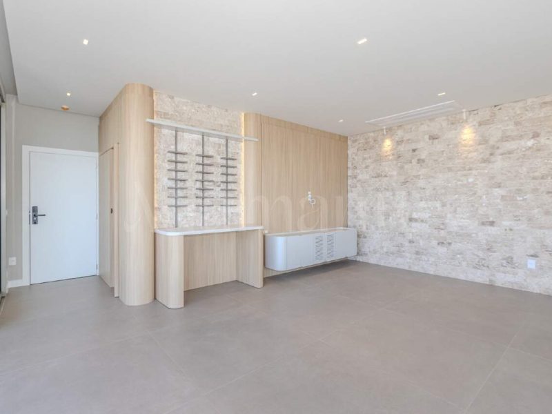 Apartamento com 3 Suítes e Piscina Privativa na Praia Brava
