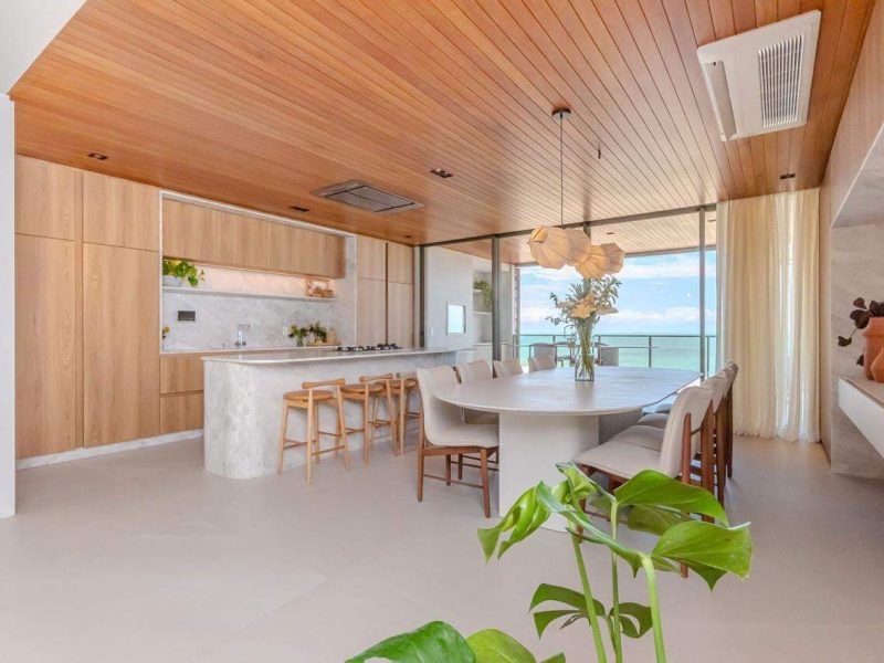 Apartamento Mobiliado Frente Mar com 4 Suítes na Praia Brava