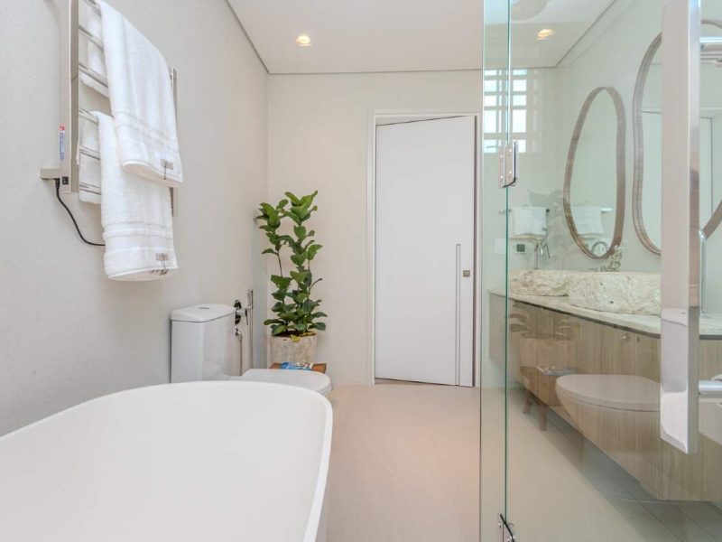 Apartamento Mobiliado Frente Mar com 4 Suítes na Praia Brava