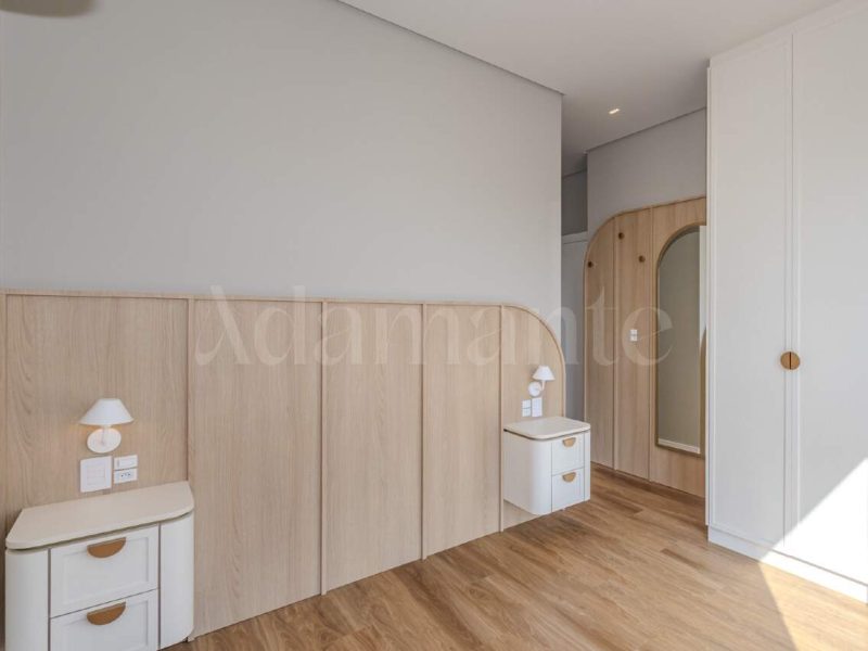 Apartamento com 3 Suítes e Piscina Privativa na Praia Brava