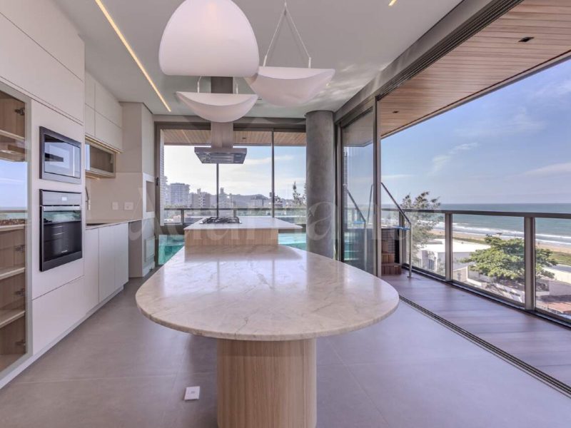 Apartamento com 3 Suítes e Piscina Privativa na Praia Brava