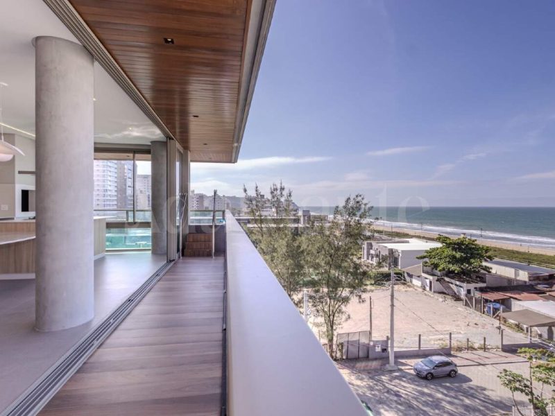 Apartamento com 3 Suítes e Piscina Privativa na Praia Brava