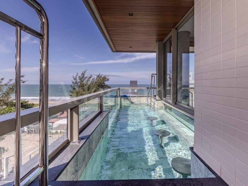 Apartamento com 3 Suítes e Piscina Privativa na Praia Brava