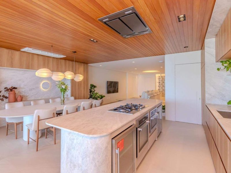 Apartamento Mobiliado Frente Mar com 4 Suítes na Praia Brava