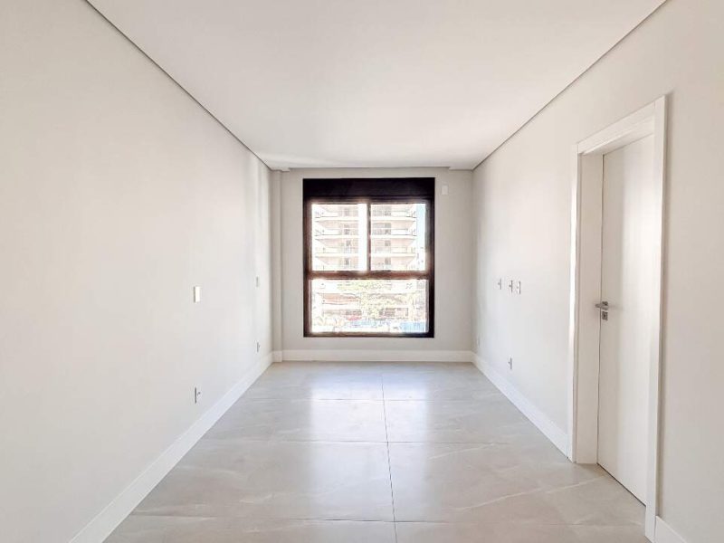 Apartamento com 3 Dormitórios no Canto Sul da Praia Brava